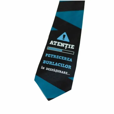 Atentie petrecerea burlacilor, cravata cu mesaj